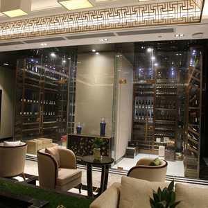 Cave à <span class=keywords><strong>vin</strong></span> moderne écologique en verre pour hall d'hôtel de luxe, étagère à <span class=keywords><strong>vin</strong></span> décorative en acier inoxydable doré de Foshan - Product Image 1