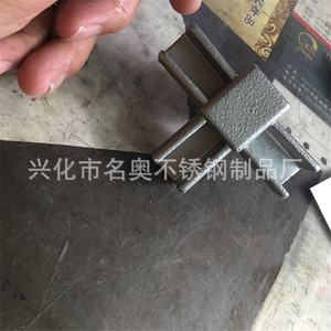 Raccord carré à quatre voies en acier inoxydable Mingao 304 20*30 pour la fabrication - Product Image 1