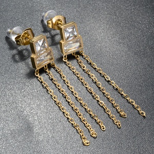 Boucles d'oreilles pendantes de luxe en forme de papillon pour femmes, plaquées or 18 carats, en acier inoxydable, avec pompon, vente en gros - Product Image 3