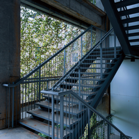 Escalier extérieur en métal sur mesure Prima, escalier de sécurité en acier galvanisé robuste pour villa, bâtiment extérieur, sortie d'urgence
