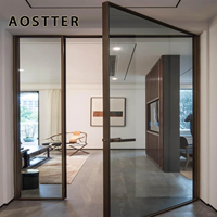 Porte battante AOSTTER noire en aluminium mince avec vitrage transparent pleine hauteur et charnière dissimulée pour un intérieur minimaliste