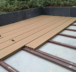 Nouvelle Arrivée : Lames de Terrasse Carrées Creuses en WPC Modernes, Antidérapantes, Étanche, Écologiques, Ignifuges pour Piscines Extérieures - Product Image 6