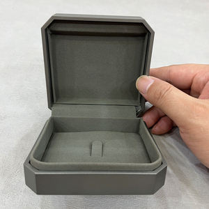 Caja de Regalo de Plástico Negro de Lujo Personalizada con Logotipo, Caja de Joyería de Terciopelo con Luz LED para Collares y Anillos - Product Image 4