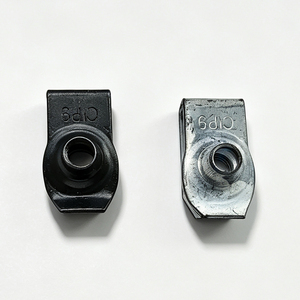 Elemento di Fissaggio in Lamiera per Settore Automobilistico, Stampato Progressivamente e Filettato, Zincato Nero, per Assemblaggio Pannelli, Clip a U - Product Image 2