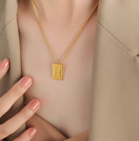 Collier pendentif chaîne à 26 lettres H2 AlphaSquare en acier inoxydable plaqué or 18 carats, bijoux tendance pour femmes
