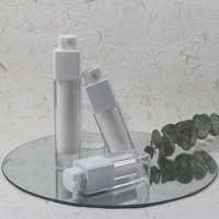 Flacon carré sans air en PP vide de 15 ml/30 ml/50 ml avec pompe à lotion, impression personnalisée UV/sérigraphie/estampage or pour crème visage et cosmétiques