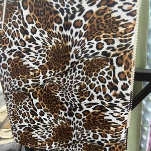 100% polyester velours motif animal tapisserie d'<span class=keywords><strong>ameublement</strong></span> velours imprimé <span class=keywords><strong>léopard</strong></span> <span class=keywords><strong>tissu</strong></span> en peluche pour canapé - Product Image 4