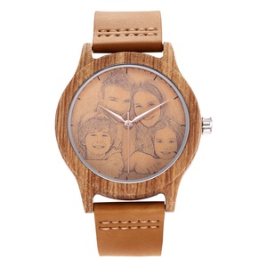 Montre à quartz pour homme Kunhuang 1007 avec cadran en bois personnalisable avec des photos de famille - Product Image 4