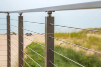Rampe d'escalier extérieure en aluminium et acier inoxydable avec câbles métalliques Reilbu