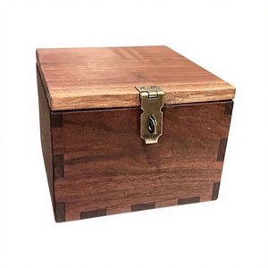 Caja de Joyería de Madera Moderna, Ecológica y Hecha a Mano, con Compartimentos para Anillos y Aretes, Organizador de Joyería Personalizado de Primera Calidad - Product Image 1