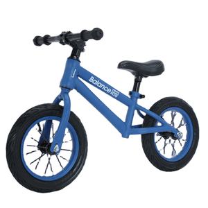 Bicicleta de Equilibrio para Niños Pequeños, Scooter sin Pedales, Andador de Aprendizaje para Bebés, Niños y Niñas, Diseño Multicolor para una Conducción Segura - Product Image 1