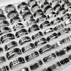 Bagues en acier inoxydable pour hommes et femmes, lot mixte de bagues, ne ternissent pas, style motard noir, bagues de doigt assorties - Product Image 1