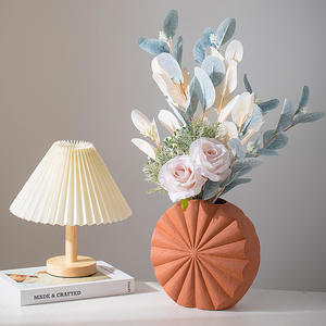 Ensemble <span class=keywords><strong>de</strong></span> vases en céramique terre cuite texturée en éventail - Vases décoratifs rustiques pour la maison et la salle à manger - Product Image 2