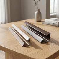 Joint d'étanchéité souple pour cadre de porte en PVC co-extrudé, barrière anti-feu et anti-fumée, profil triangulaire auto-adhésif pour isolation contre les intempéries