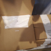 Boîte en forme d'enveloppe carrée en papier kraft brun noir de haute qualité, pliable, recyclable, pour vêtements, avec bande en papier