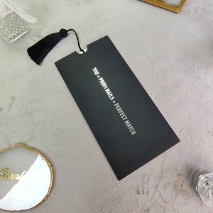 Elegante Tarjeta de Regalo Negra con Diseño de Sobre Extraíble, Papel de Vellón Plateado con Código QR y Borla, Juego de Tarjetas de Invitación - Product Image 1