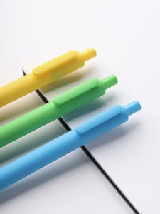 ปากกาเจลแบบกดสีสวยสะดุดตาเคลือบสีสเปรย์ ปากกาเซ็นชื่อสำหรับโปรโมชั่น ปากกาโลโก้สั่งทำ ของขวัญสำหรับนักเรียนและธุรกิจ - Product Image 5