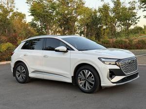 <span class=keywords><strong>Audi</strong></span> Q4 E-tron 40 SUV électrique d'occasion 2024, longue autonomie, version premium, prêt à l'exportation, blanc sur noir - Product Image 3