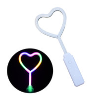 Bâton lumineux LED portable en forme de cœur pour fête, festival, mariage, anniversaire, bal de promo, performance de danse, accessoire