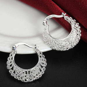 Boucles d'oreilles créoles Luna en or blanc, argent 925 plaqué rhodium, cristaux et strass, bijoux classiques pour femmes, à porter au quotidien - Product Image 4