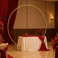 Arche circulaire dorée pour cérémonie de mariage avec design ouvert pour drapage de tissus, zones photo et réceptions