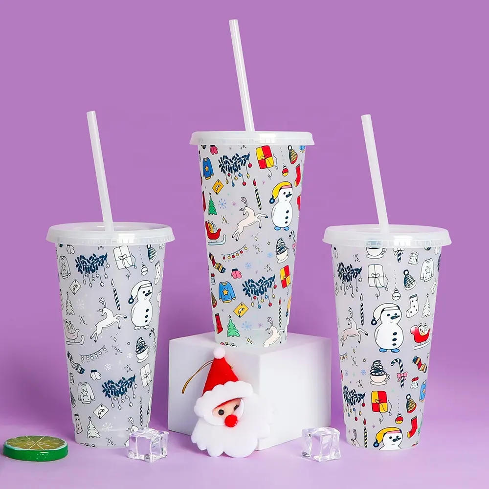 अमेज़न गर्म बिक्री क्रिसमस सांता कप 24oz स्पष्ट बच्चों प्लास्टिक ठंड गिलास lids के साथ पुन: प्रयोज्य रंग बदलते कप तिनके के लिए पार्टी