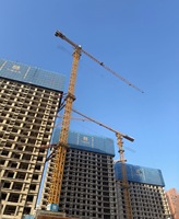 Crane Menara Flat Top Zoomlion 25 Ton Bekas, Peralatan Pengangkat Konstruksi Berat dengan Motor & PLC, Siap Kirim