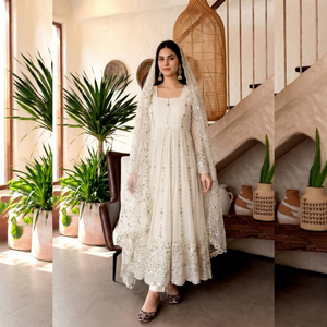 Ensemble Anarkali en soie brodée blanche avec dupatta, tenue traditionnelle indienne et pakistanaise pour femmes, longueur au sol, coupe ample, idéal pour les mariages - Product Image 1