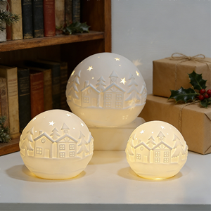 Set Decorativo Luminoso in Ceramica con Villaggio Stellato e Pupazzo di Neve (Design Invernale Luminoso) - Decorazione Natalizia da Tavolo e Accento Vintage - Product Image 2