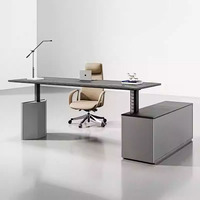 Bureau en L intelligent à hauteur réglable. Design élégant, mobilier de bureau moderne et luxueux haut de gamme.
