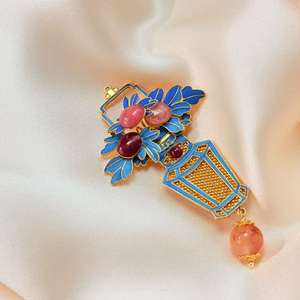 Broche rubis d'une élégance discrète |   Panier à fleurs en argent plaqué or pour enfants, idéal pour les mariages, les fiançailles et les fêtes, design LANTING - Product Image 2