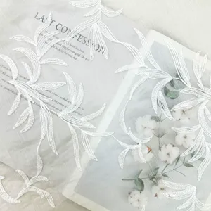 Tessuto in Chiffon Leggero con Ricamo Floreale Vintage, Elegante Tulle Texturizzato per Abiti da Sposa e da Sera - Product Image 4