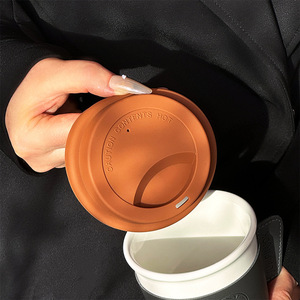 แก้วกาแฟเซรามิกคุณภาพสูงรุ่นใหม่ พร้อมฝาปิดและปลอกหนัง แก้วของขวัญปรับแต่งได้สำหรับใช้ในบ้านและของที่ระลึกสำหรับองค์กร - Product Image 4