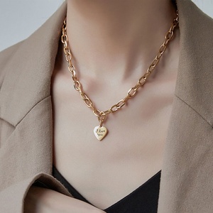 Collier personnalisé avec logo sur mesure, en acier inoxydable plaqué or 18 carats, résistant à l'eau et inaltérable, motif cœur, pour femme - Product Image 3