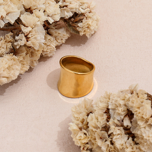 Haut de gamme 18K Or Plain Irrégulier Cambered Surface Chunky Gradient Band Anneaux En Acier Inoxydable À La Mode Simple Plaqué Or Bijoux - Product Image 4