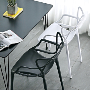 Chaise de maître empilable au design moderne avec <span class=keywords><strong>oreilles</strong></span> de <span class=keywords><strong>chat</strong></span>, dossier ventilé pour restaurant haut de gamme, café, salle à manger à domicile - Product Image 2
