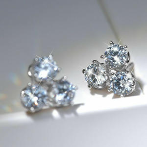 Orecchini in Oro Bianco con Diamanti Taglio Brillante Rotondo Colore D Naturali Classici Gioielli da Sposa per Donna - Product Image 5