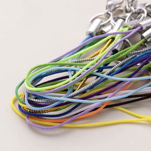 Dragonne de téléphone colorée, courte, durable et écologique en polyester avec fermoir mousqueton pour la fabrication de bijoux DIY et accessoire de porte-clés - Product Image 3
