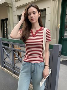 <span class=keywords><strong>T</strong></span>-<span class=keywords><strong>shirt</strong></span> décontracté à <span class=keywords><strong>col</strong></span> en <span class=keywords><strong>V</strong></span> rayé et <span class=keywords><strong>manches</strong></span> courtes pour <span class=keywords><strong>femme</strong></span>, coupe ajustée, polyvalent, nouvelle collection é<span class=keywords><strong>t</strong></span>é 2026 - Product Image 5