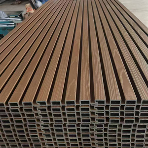 Panneaux muraux imperméables en WPC pour la décoration extérieure <span class=keywords><strong>de</strong></span> la <span class=keywords><strong>maison</strong></span> Revêtement composite durable pour les applications murales extérieures - Product Image 2