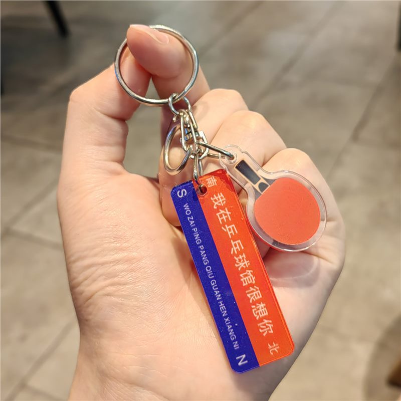 Te extraño en la sala de tenis de mesa.