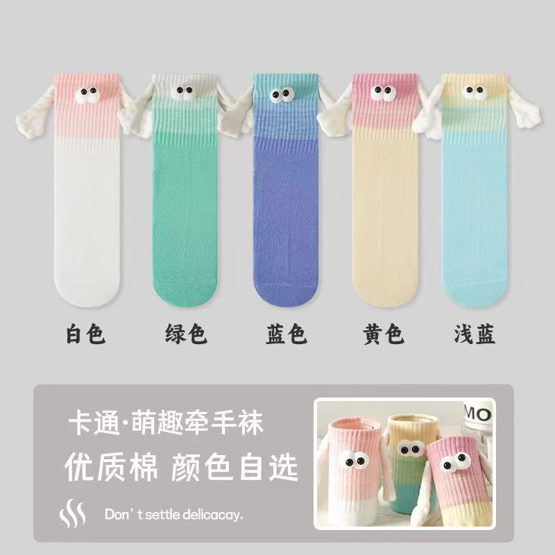 Blanco degradado [Calcetines degradados que sostienen la mano]