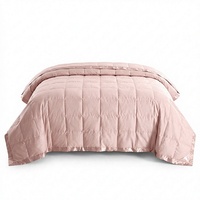 Couette matelassée alternative au duvet rose poudré avec garniture en satin et fibres creuses pour la maison et l'hôtel