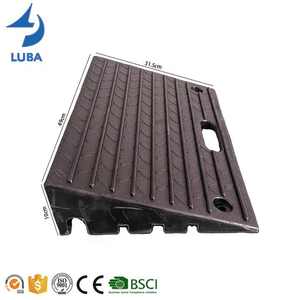 Dễ dàng cài đặt nhiệm vụ nặng nề 41*31.5*10cm cao su an toàn giao thông Xe bước thang tam giác Pad kerb đường lề đường đoạn đường nối - Product Image 3