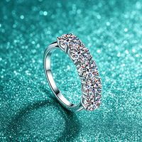 Vente en gros d'usine, bague en argent sterling S925 avec 5 pierres rondes taille brillant, couleur D, VVS1, 1 carat, moissanite pour femmes, certifiée GRA