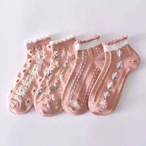 Vente en gros de nouvelles chaussettes pour dames roses brodées de <span class=keywords><strong>mini</strong></span> fleurs en trois dimensions chaussettes pour jolies filles chaussettes bon marché - Product Image 5