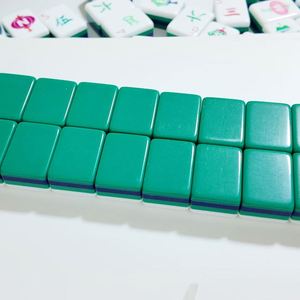 Juego de Mahjong Americano de Cuatro Capas en Verde Oscuro, con 160 Fichas Exquisitamente Talladas, para Entretenimiento en el Hogar, Superventas - Product Image 4