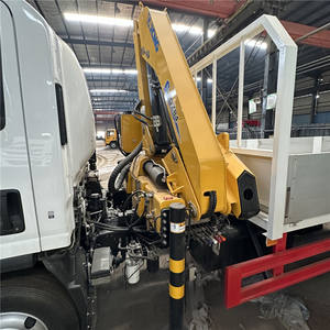 Truk ringan Isuzu 8-ton dengan lengan lipat derek dan tangga di ekor berfokus pada komponen bantalan inti - Product Image 5