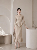 Ensemble plissé élégant pour femme à double couche avec col rond et manches longues, doté d'un ourlet plissé irrégulier au dos