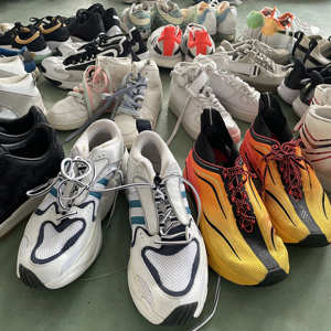 GZ Venta al por mayor en el Reino Unido Tamaños mixtos originales Ukay <span class=keywords><strong>Zapatos</strong></span> Pacas Ropa y <span class=keywords><strong>zapatos</strong></span> usados de segunda mano <span class=keywords><strong>Zapatos</strong></span> mixtos usados - Product Image 5